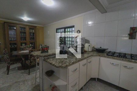 Casa à venda com 1400m², 6 quartos e 5 vagas Casa à venda com 1400m², 6 quartos e 5 vagasCozinha e Área de Serviço