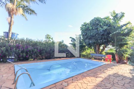 Casa à venda com 1400m², 6 quartos e 5 vagas Casa à venda com 1400m², 6 quartos e 5 vagasQuintal