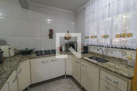 Casa à venda com 1400m², 6 quartos e 5 vagas Casa à venda com 1400m², 6 quartos e 5 vagasCozinha e Área de Serviço
