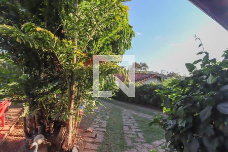 Casa à venda com 1400m², 6 quartos e 5 vagas Casa à venda com 1400m², 6 quartos e 5 vagasQuintal