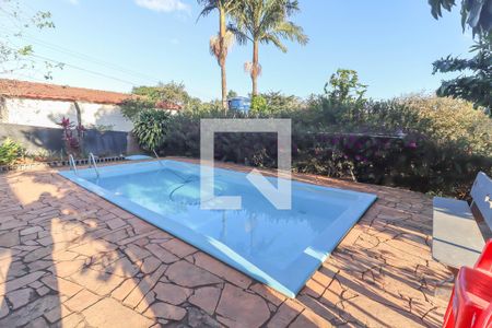 Casa à venda com 1400m², 6 quartos e 5 vagas Casa à venda com 1400m², 6 quartos e 5 vagasQuintal