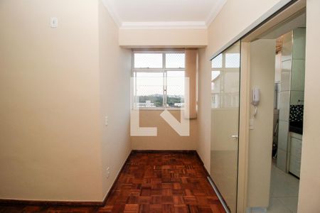 Sala  de apartamento para alugar com 2 quartos, 55m² em Sagrada Família, Belo Horizonte