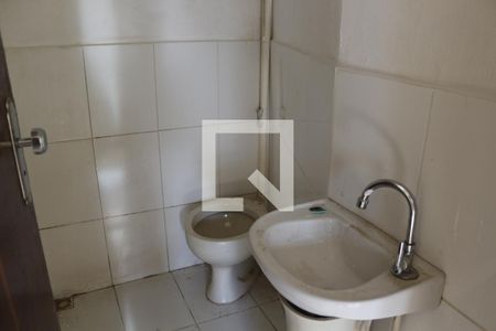 Banheiro da suite de casa para alugar com 1 quarto, 50m² em Jardim Vitória, Belo Horizonte