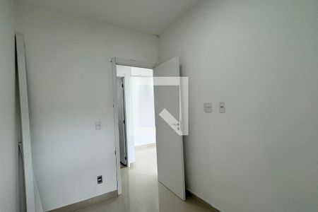 Quarto 2 de apartamento à venda com 2 quartos, 48m² em Jardim Tupanci, Barueri