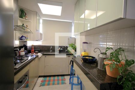 Cozinha de apartamento à venda com 2 quartos, 110m² em Fernão Dias, Belo Horizonte