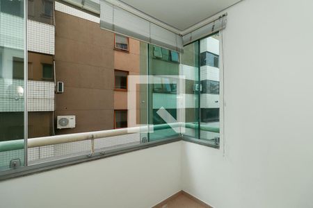 Sala / Varanda de apartamento para alugar com 2 quartos, 60m² em Passo da Areia, Porto Alegre