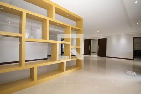 Casa de condomínio para alugar com 600m², 3 quartos e 4 vagasSala 1