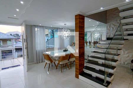 Sala de casa de condomínio à venda com 4 quartos, 350m² em Taquara, Rio de Janeiro