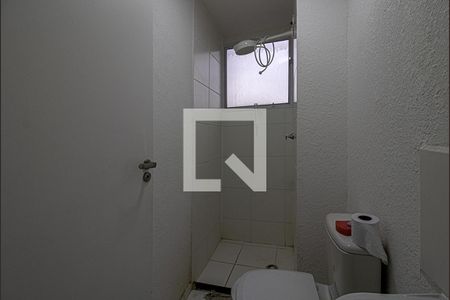 banheiro social de apartamento à venda com 2 quartos, 46m² em Vila Cristalia, São Paulo