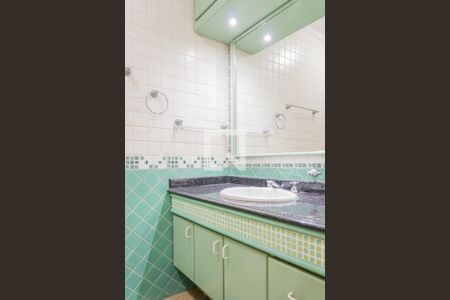 Banheiro de apartamento à venda com 1 quarto, 41m² em Tristeza, Porto Alegre
