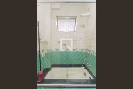 Banheiro de apartamento à venda com 1 quarto, 41m² em Tristeza, Porto Alegre