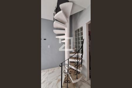 Escada de casa de condomínio para alugar com 2 quartos, 70m² em Aviação, Praia Grande