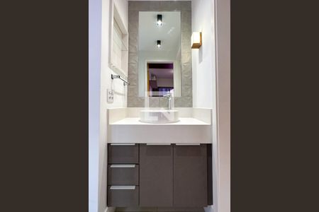 Banheiro de apartamento para alugar com 1 quarto, 40m² em Laranjeiras, Rio de Janeiro