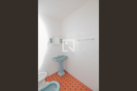 Banheiro de casa para alugar com 1 quarto, 50m² em Vila Central, São Paulo
