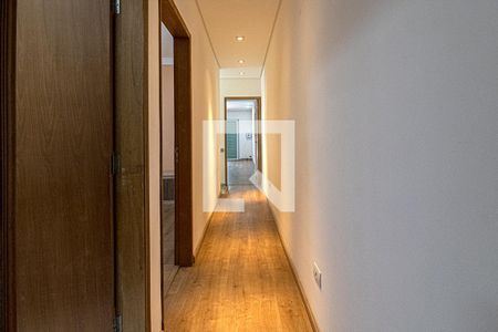 corredor para os comodos de casa à venda com 3 quartos, 260m² em Parque Bristol, São Paulo