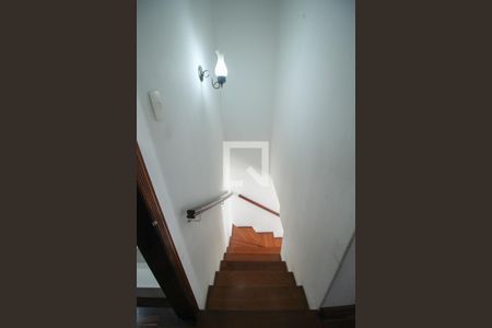 Escada de casa à venda com 2 quartos, 80m² em Vila Bertioga, São Paulo