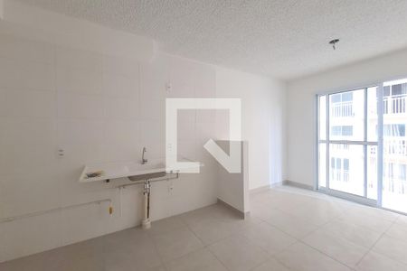 Sala, Cozinha e Área de serviço de apartamento para alugar com 2 quartos, 35m² em Vila Ivone, São Paulo