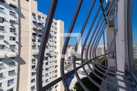 Vista Sala de apartamento à venda com 2 quartos, 52m² em Santa Rosa, Niterói