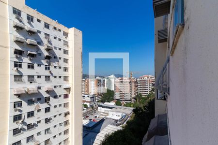 Vista Sala de apartamento à venda com 2 quartos, 52m² em Santa Rosa, Niterói