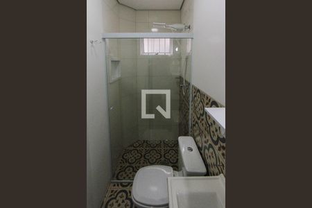 Banheiro de kitnet/studio para alugar com 1 quarto, 25m² em Vila Ema, São Paulo
