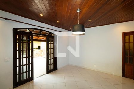 Sala de casa de condomínio para alugar com 2 quartos, 200m² em Campo Grande, Rio de Janeiro