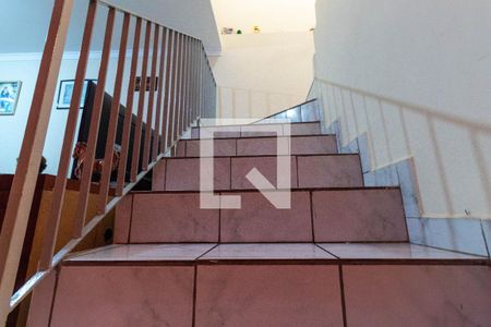 Escada de casa para alugar com 3 quartos, 120m² em Cidade Patriarca, São Paulo
