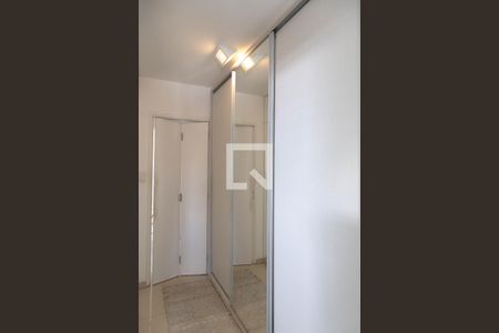 Apartamento à venda com 74m², 2 quartos e 2 vagas Apartamento à venda com 74m², 2 quartos e 2 vagasCorredor Suíte