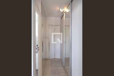 Apartamento à venda com 74m², 2 quartos e 2 vagas Apartamento à venda com 74m², 2 quartos e 2 vagasCorredor Suíte