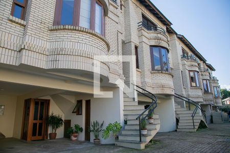 Fachada de casa à venda com 4 quartos, 205m² em Cristal, Porto Alegre