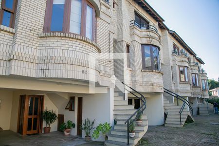 Fachada de casa à venda com 4 quartos, 205m² em Cristal, Porto Alegre