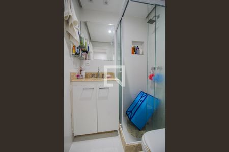 Apartamento à venda com 70m², 2 quartos e 1 vaga Apartamento à venda com 70m², 2 quartos e 1 vagaBanheiro Social
