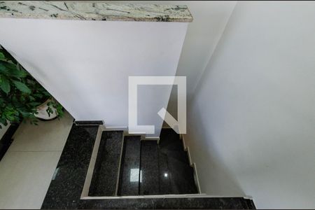 Escada de apartamento à venda com 2 quartos, 100m² em Floramar, Belo Horizonte