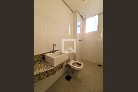 Banheiro  de apartamento à venda com 2 quartos, 65m² em Ipiranga, Belo Horizonte
