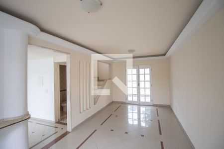 Sala de casa de condomínio para alugar com 2 quartos, 200m² em Vila Três, São Gonçalo