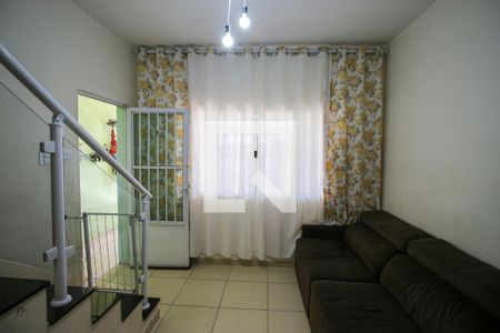 Sala de casa para alugar com 4 quartos, 250m² em Parque Santa Rita, São Paulo