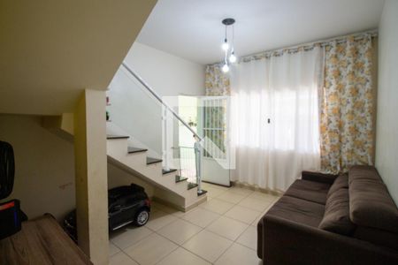 Sala de casa para alugar com 4 quartos, 250m² em Parque Santa Rita, São Paulo