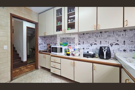 Cozinha de casa para alugar com 3 quartos, 400m² em Jardim Ubirajara (zona Sul), São Paulo