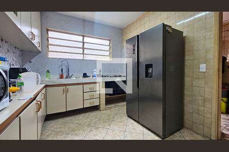 Cozinha de casa para alugar com 3 quartos, 400m² em Jardim Ubirajara (zona Sul), São Paulo
