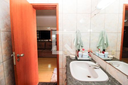 Banheiro de apartamento à venda com 2 quartos, 174m² em Ana Lúcia, Belo Horizonte