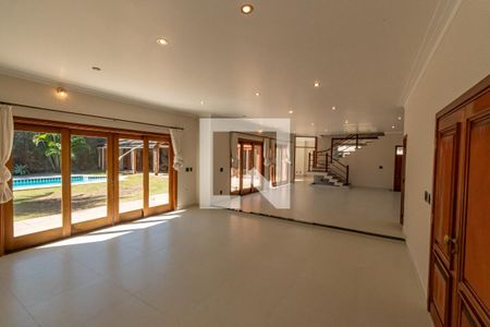 Casa de condomínio para alugar com 450m², 4 quartos e 6 vagasSala de Estar 