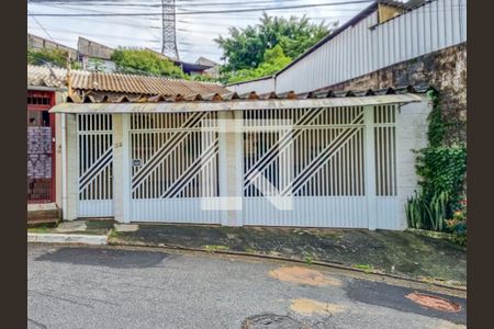 Fachada de casa à venda com 3 quartos, 180m² em Jardim São Luís, São Paulo