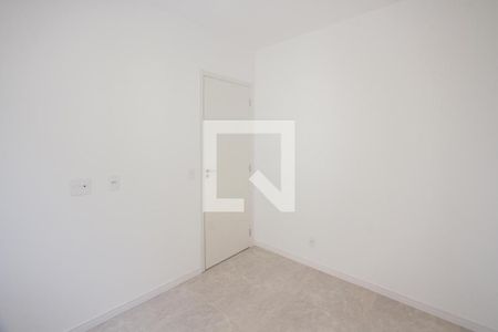 Quarto 1 de apartamento para alugar com 2 quartos, 42m² em Parque Maria Helena, São Paulo