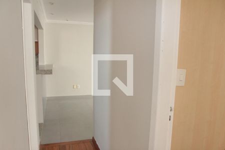 Corredor de apartamento para alugar com 3 quartos, 66m² em Santa Amélia, Belo Horizonte