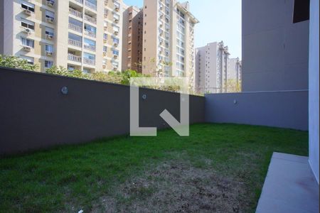 Quintal de apartamento à venda com 2 quartos, 150m² em Jardim Lindóia, Porto Alegre