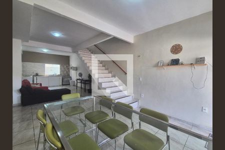 Sala de casa de condomínio para alugar com 3 quartos, 160m² em Vargem Grande, Rio de Janeiro