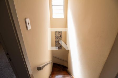 Escada de casa para alugar com 2 quartos, 100m² em Vila Cordeiro, São Paulo
