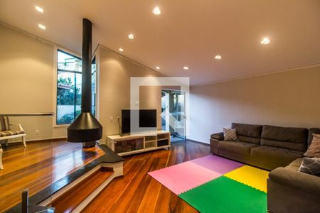 Casa de condomínio à venda com 389m², 4 quartos e 3 vagasSala de TV