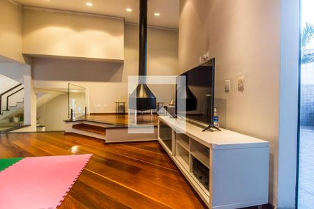 Casa de condomínio à venda com 389m², 4 quartos e 3 vagasSala de TV