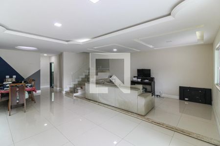 Casa de condomínio à venda com 248m², 4 quartos e 1 vagaSala