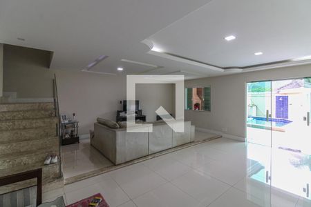 Casa de condomínio à venda com 248m², 4 quartos e 1 vagaSala